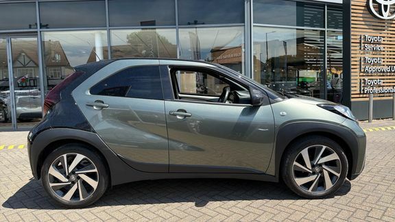 Toyota Aygo X 1L Edge Green #23