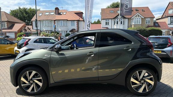Toyota Aygo X 1L Edge Green #24