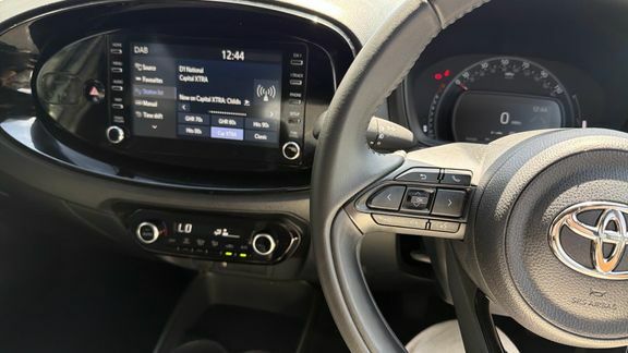 Toyota Aygo X 1L Edge Green #7