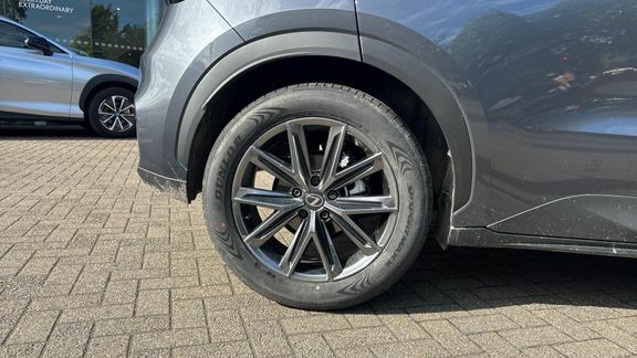 Lexus LBX 1.5 Premium E-cvt Hatchback Black #24