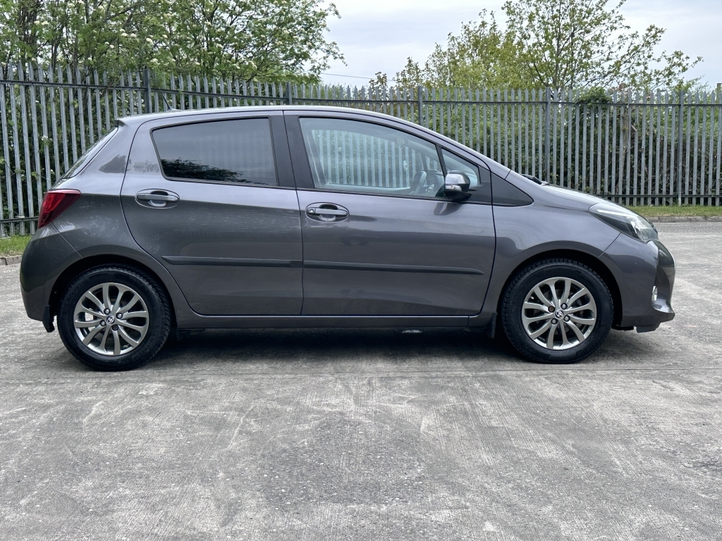 Toyota Yaris 1.3 Vvt-i Icon Tss HF66OJY Grey #4