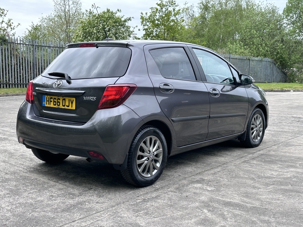 Toyota Yaris 1.3 Vvt-i Icon Tss HF66OJY Grey #5