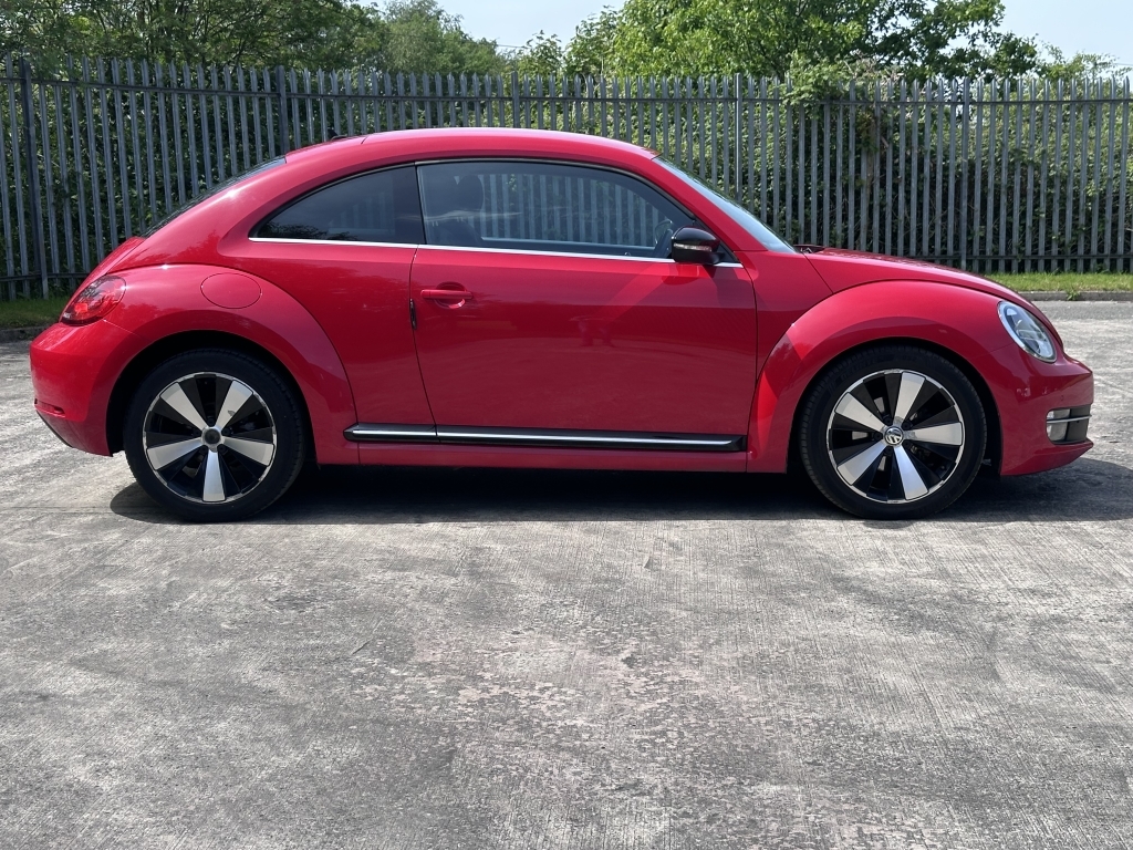 Volkswagen Beetle 2.0 Sport Tdi Red #4