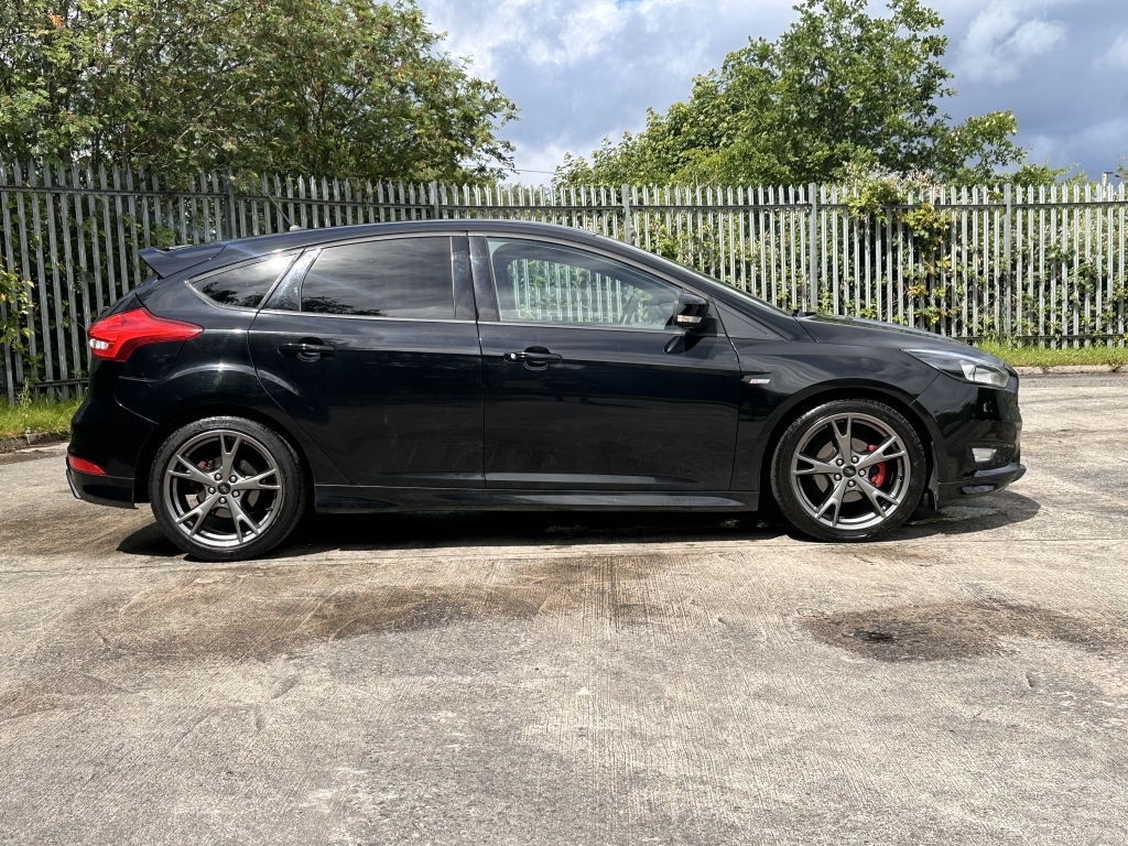 Ford Focus 1.0 St-line X ML18GDO Black #4