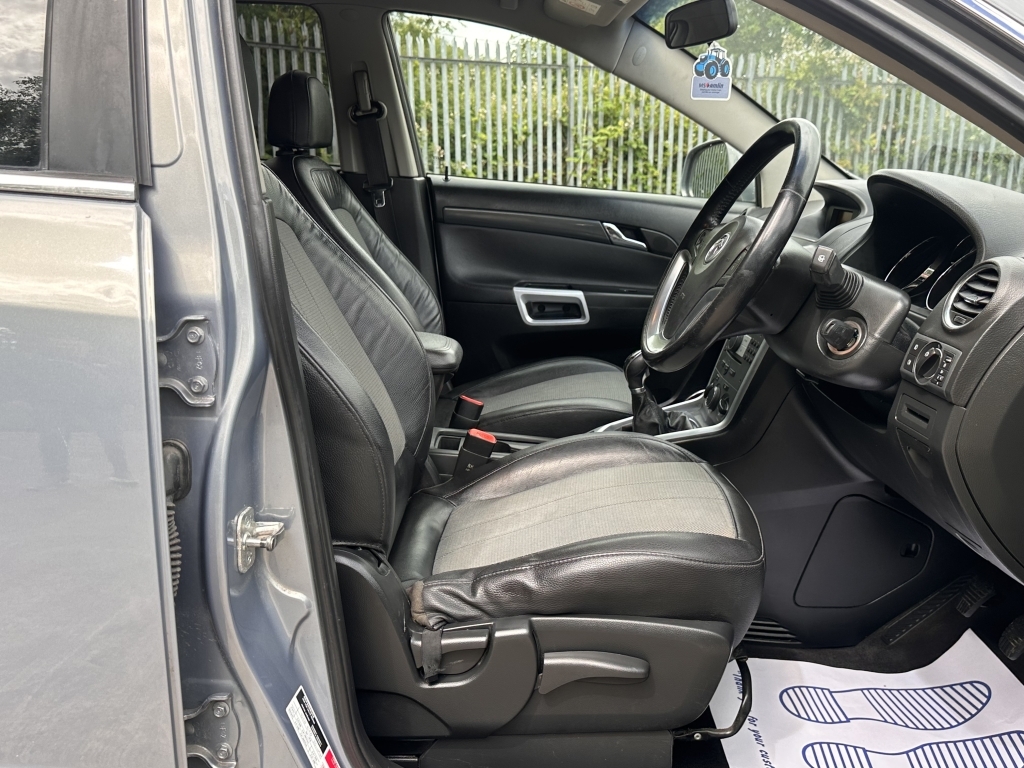 Vauxhall Antara Hatchback Black #15
