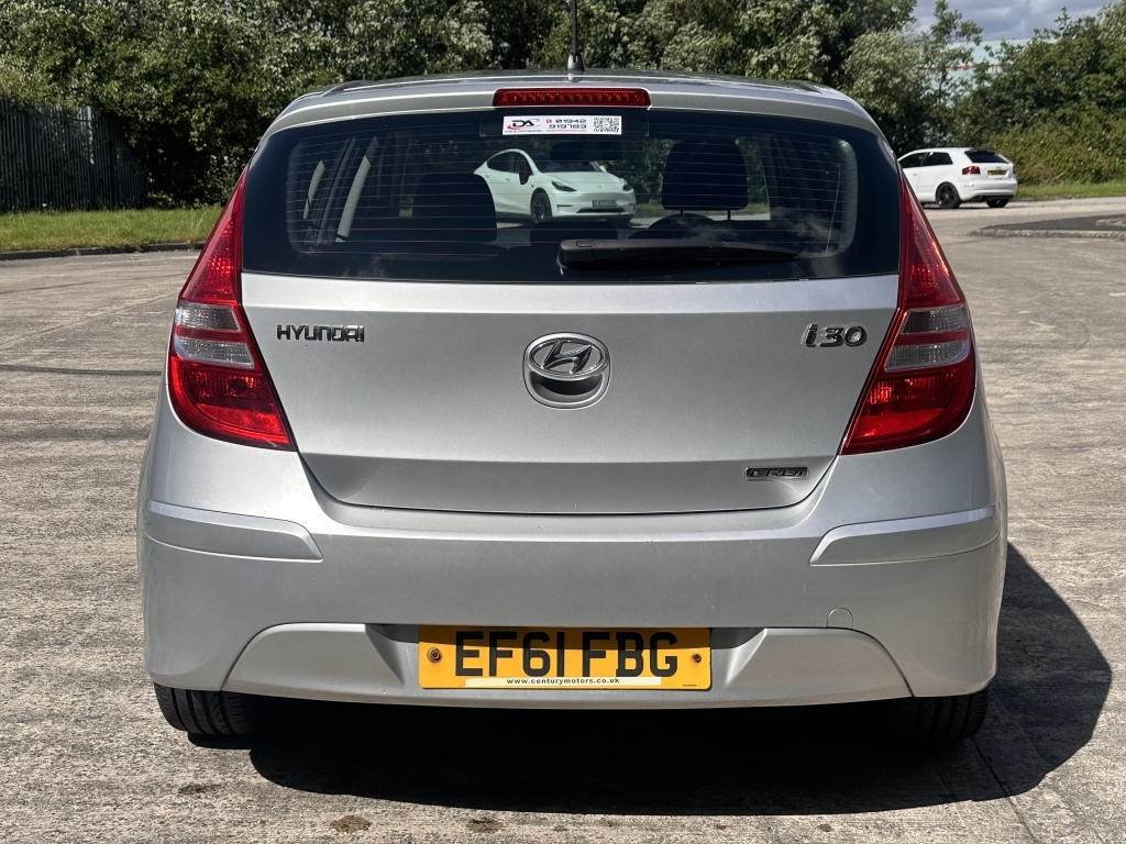 Hyundai I30 1.6 Comfort Crdi Silver #6