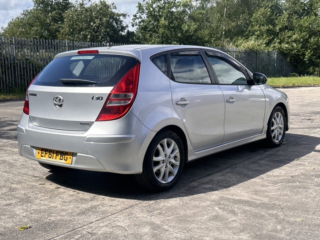 Hyundai I30 1.6 Comfort Crdi Silver #5