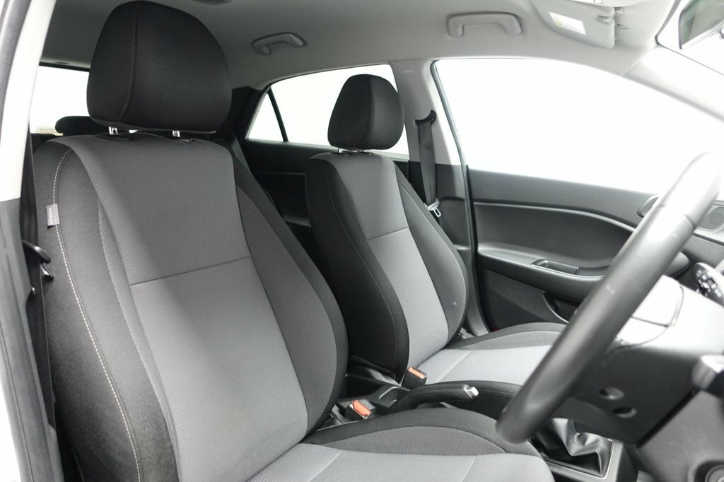 Hyundai I20 1.2L Play SB69ZFT White #3