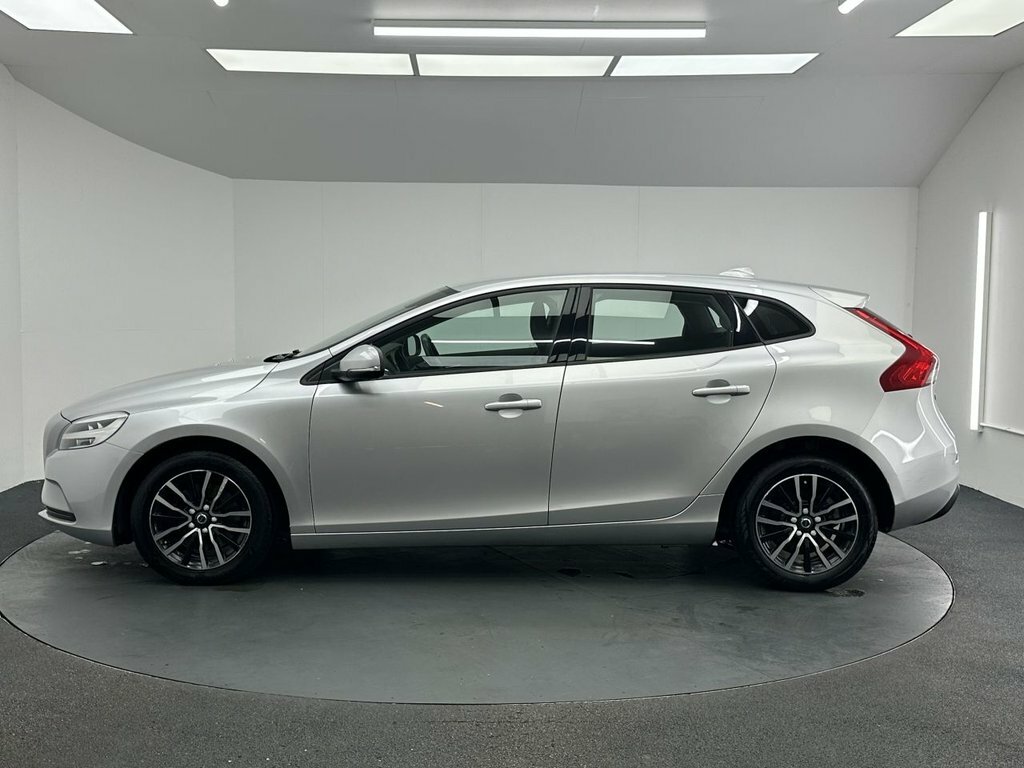Volvo V40 2L Momentum DC18FTU Silver #6