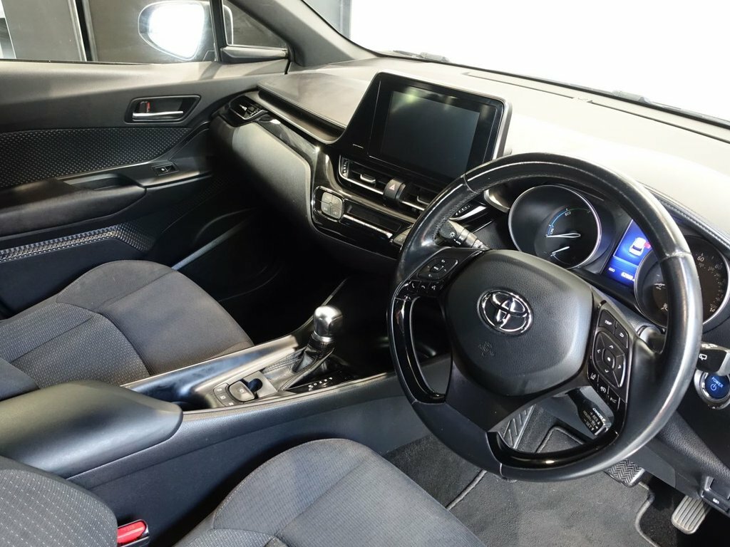Toyota C-Hr 1.8L Icon CE67ZHK Silver #2