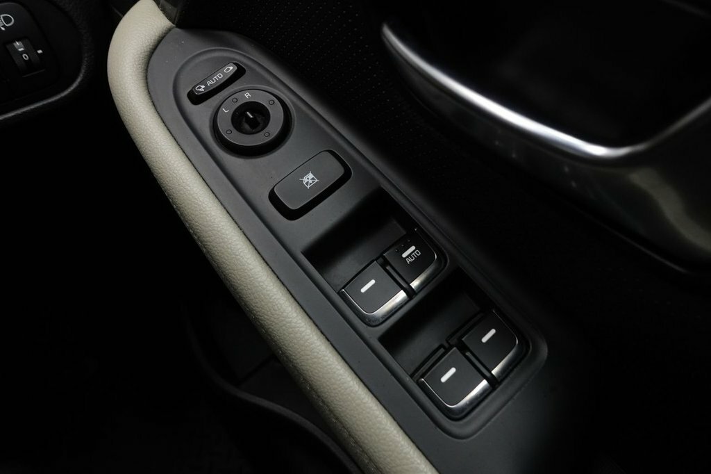 Kia Carens Crdi 2 White #32