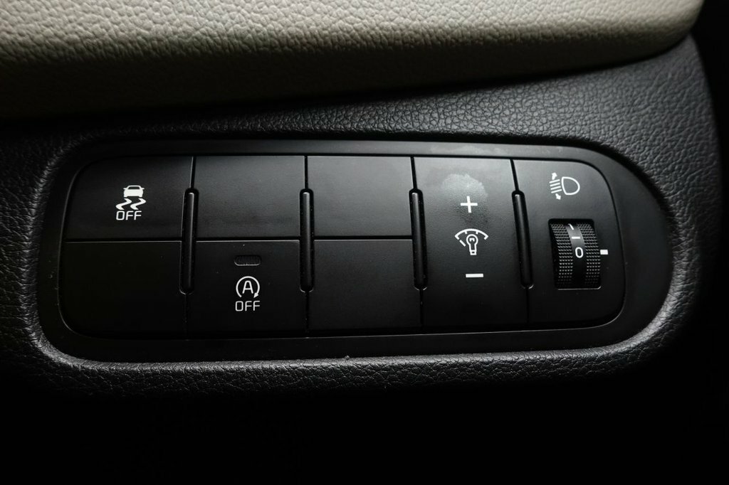 Kia Carens Crdi 2 White #33