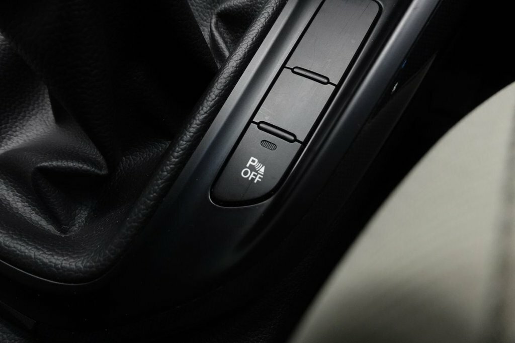 Kia Carens Crdi 2 White #29