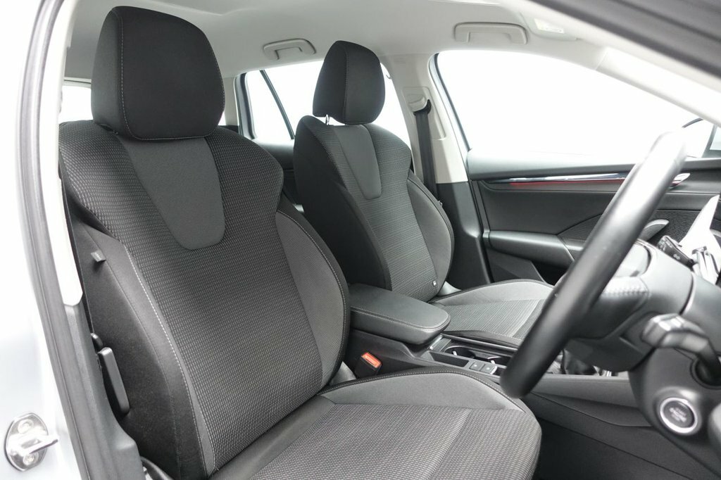 Skoda Octavia 2L Se Technology BG21FHU Silver #3