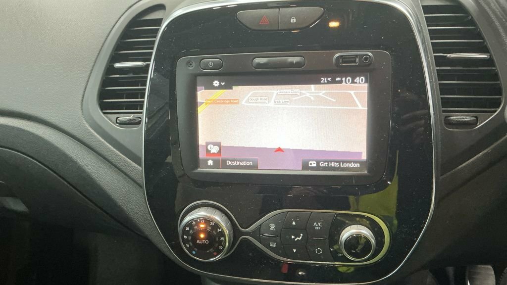 Renault Captur 0.9L Iconic HT18ARX White #2