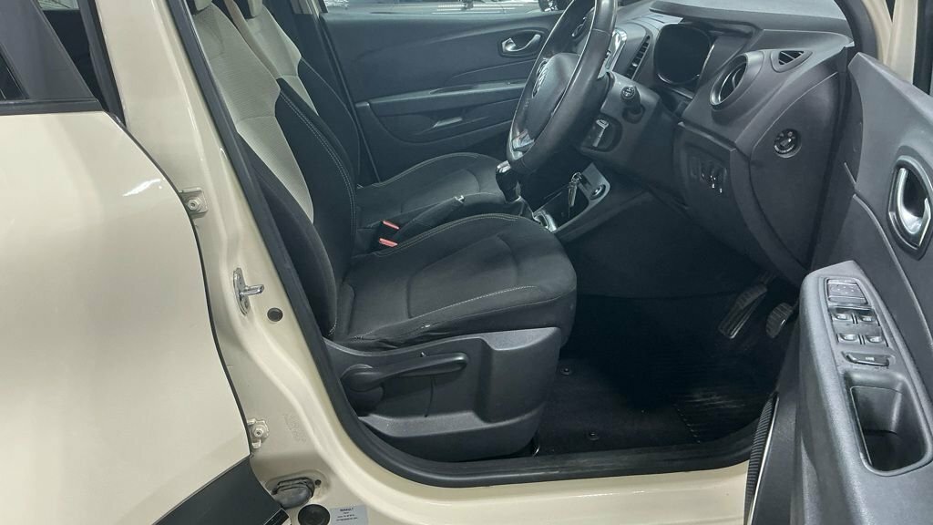 Renault Captur 0.9L Iconic White