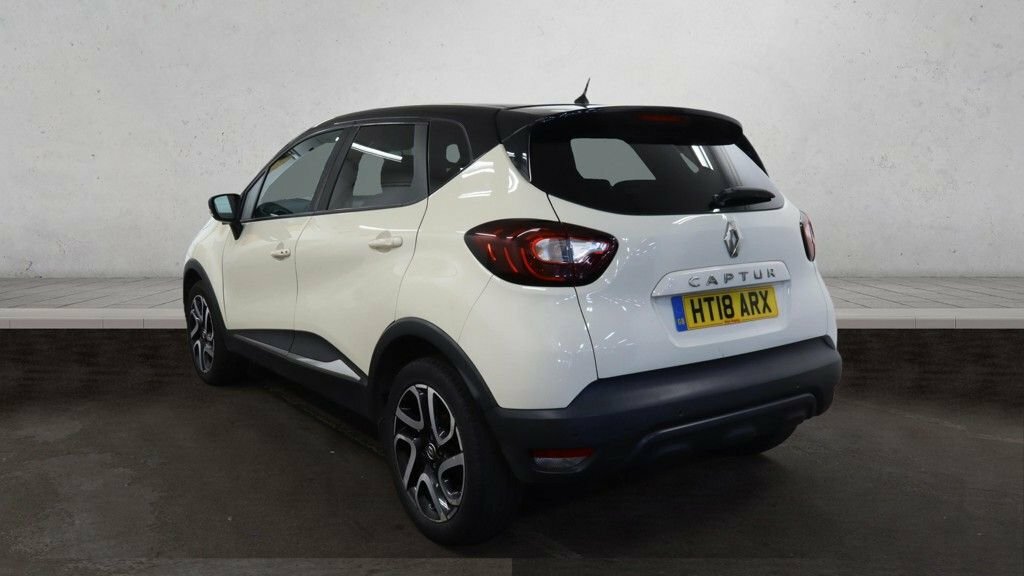 Renault Captur 0.9L Iconic HT18ARX White #4