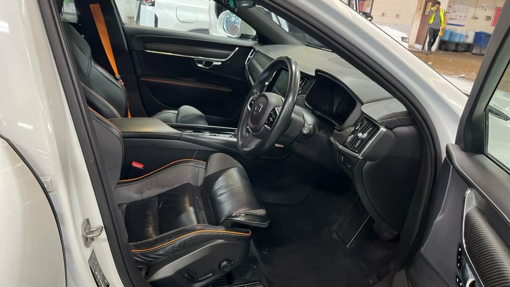 Volvo V90 Cross Country 2L Volvo Ocean Race White