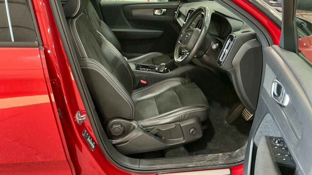 Volvo XC40  Black #2