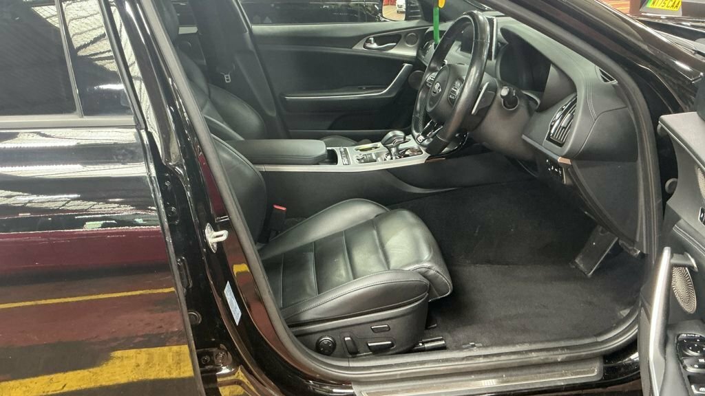 Kia Stinger 2L Gt-line S Black #2