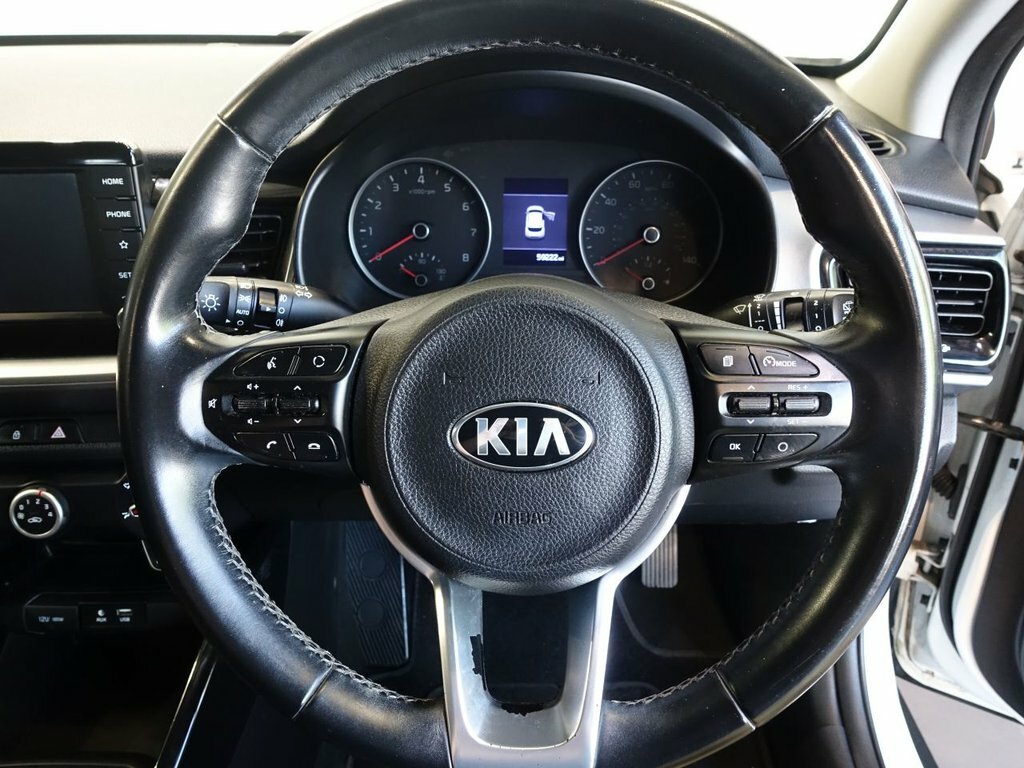 Kia Stonic 1L Maxx YW69AHV White #2