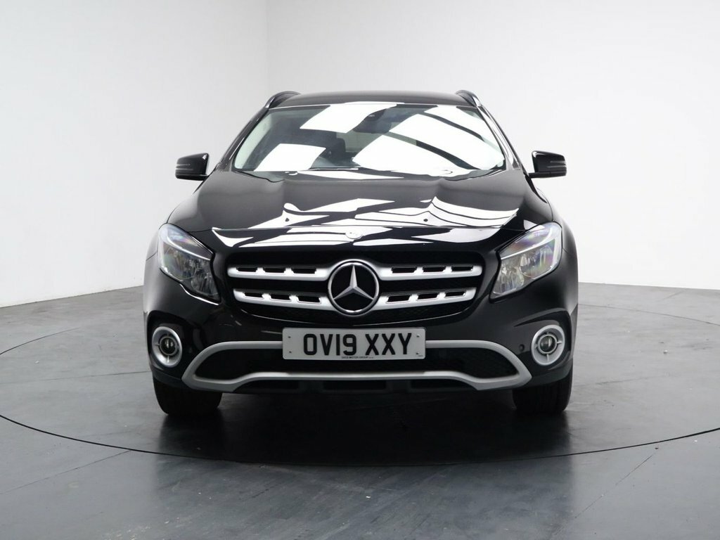 Mercedes-Benz GLA Class 1.6L Se OV19XXY Black #4