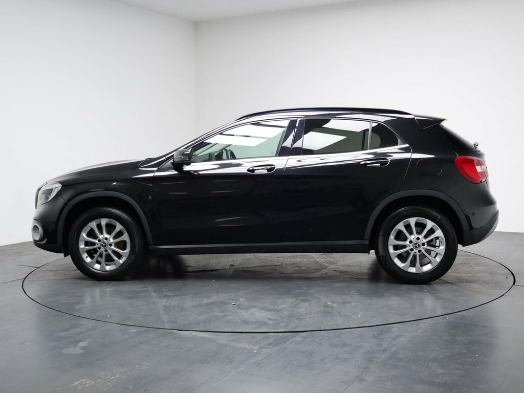 Mercedes-Benz GLA Class 1.6L Se OV19XXY Black #6