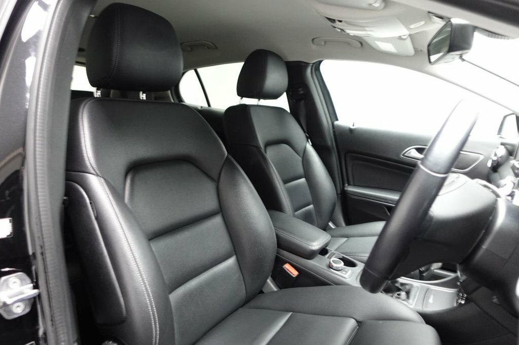 Mercedes-Benz GLA Class 1.6L Se OV19XXY Black #3