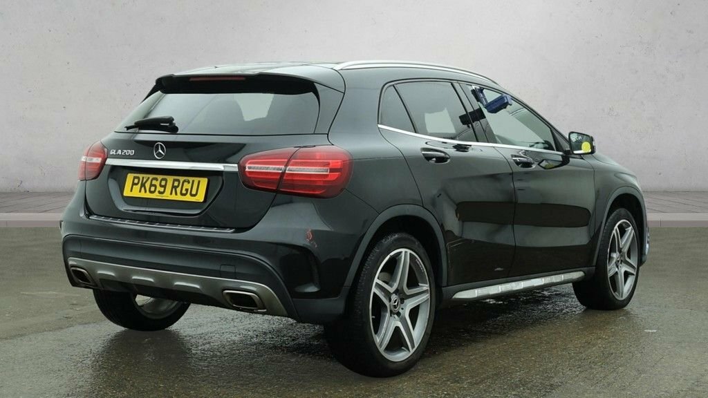 Mercedes-Benz GLA Class Gla 180 Amg Line Edition  #4