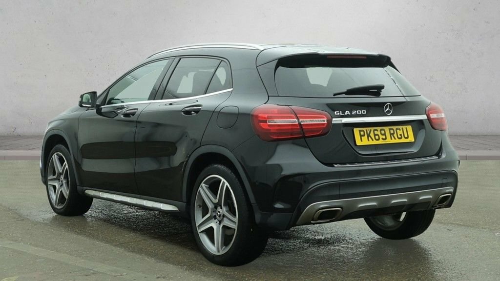 Mercedes-Benz GLA Class Gla 180 Amg Line Edition  #3