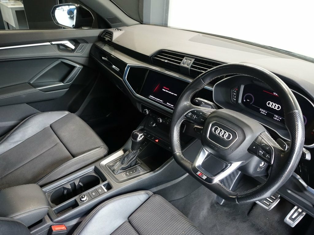 Audi Q3 1.5L Black Edition Black