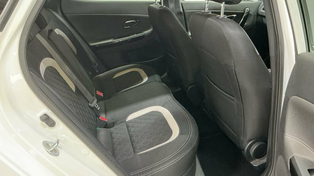 Kia Ceed  White #8