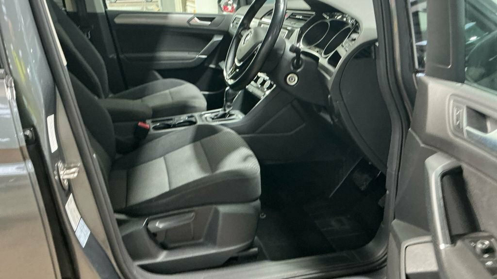 Volkswagen Touran 1.6L Se Grey #2