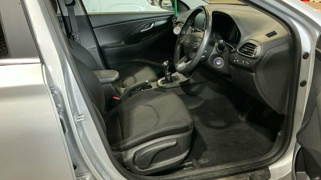 Hyundai I30 1.4L Se Nav Silver #2