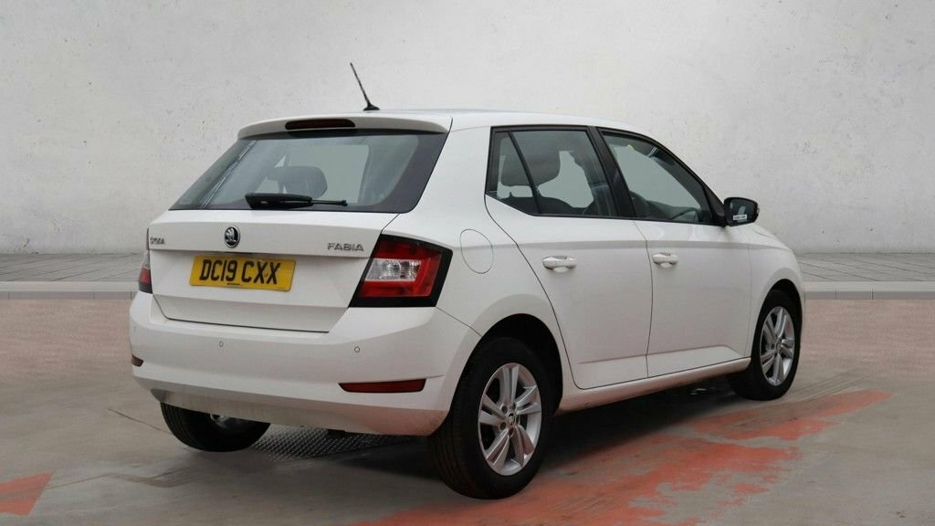 Skoda Fabia 1L Se White #5