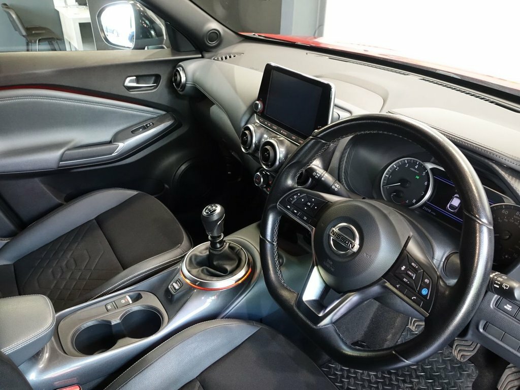 Nissan Juke 1L Tekna Red