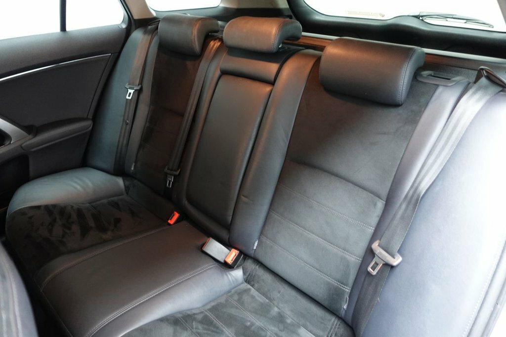 Toyota Avensis 2.0 D-4d Active White #14