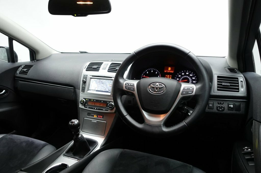 Toyota Avensis 2.0 D-4d Active White #11
