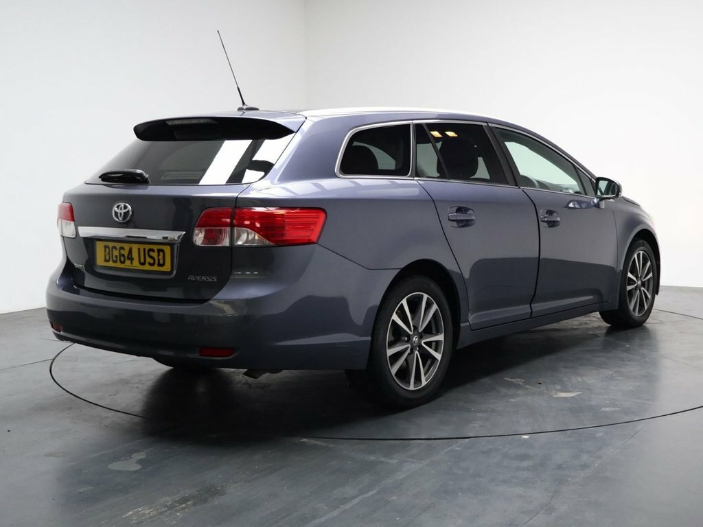 Toyota Avensis 2.0 D-4d Active White #9