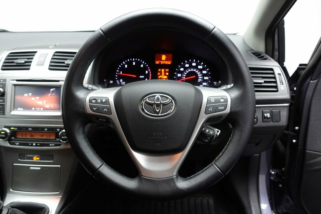 Toyota Avensis 2.0 D-4d Active White #19