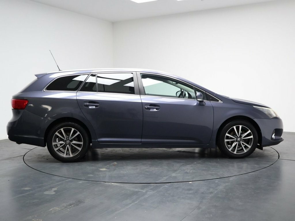 Toyota Avensis 2.0 D-4d Active White #10