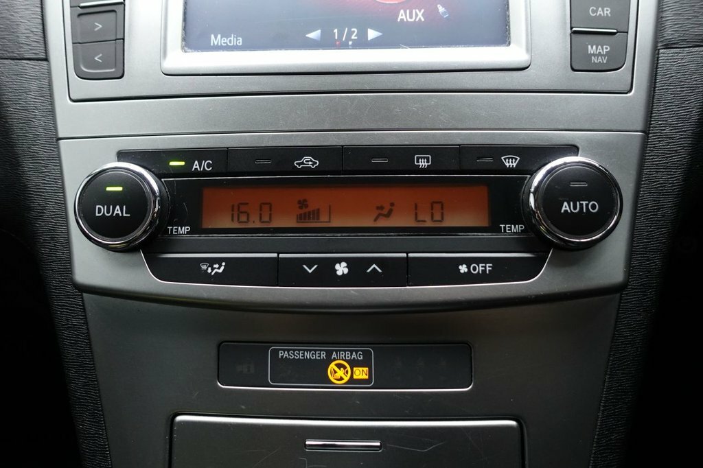 Toyota Avensis 2.0 D-4d Active White #25