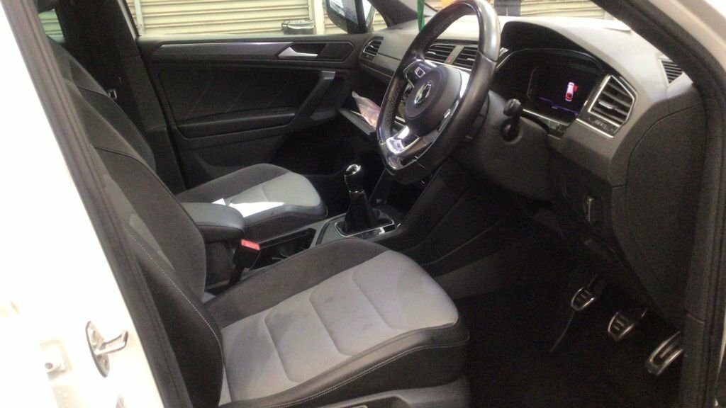 Volkswagen Tiguan 2L R-line Tech WN20BCU White
