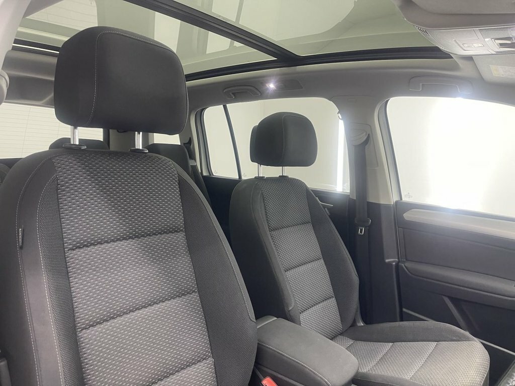 Volkswagen Touran 1.5L Se Family White #2
