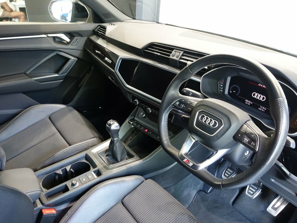 Audi Q3 1.5L Black Edition White #2