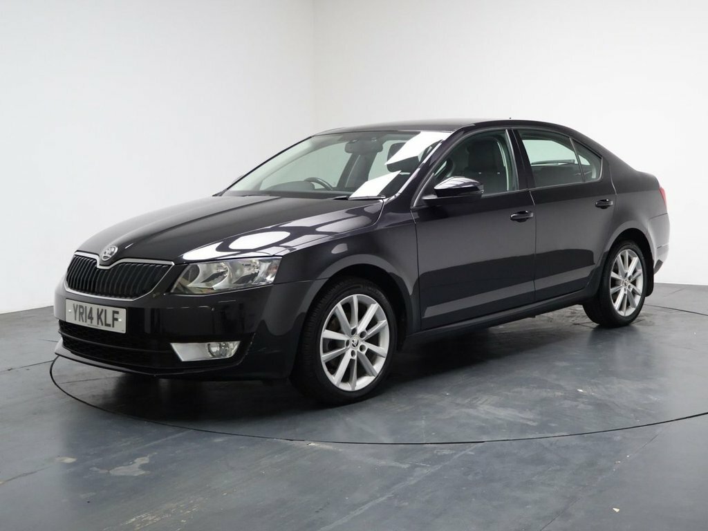 Skoda Octavia 1.6L Elegance Black #5