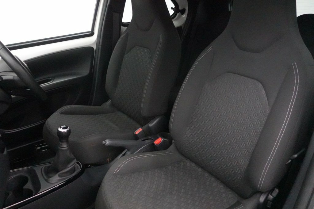 Toyota Aygo X 1L Edge MW23HYO White #3