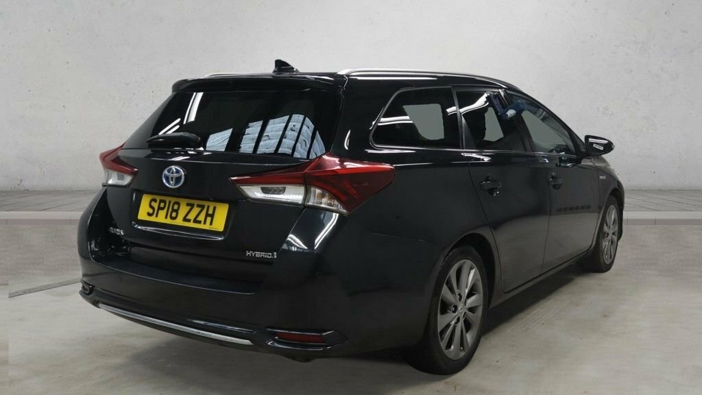 Toyota Auris 1.8L Excel Black #4