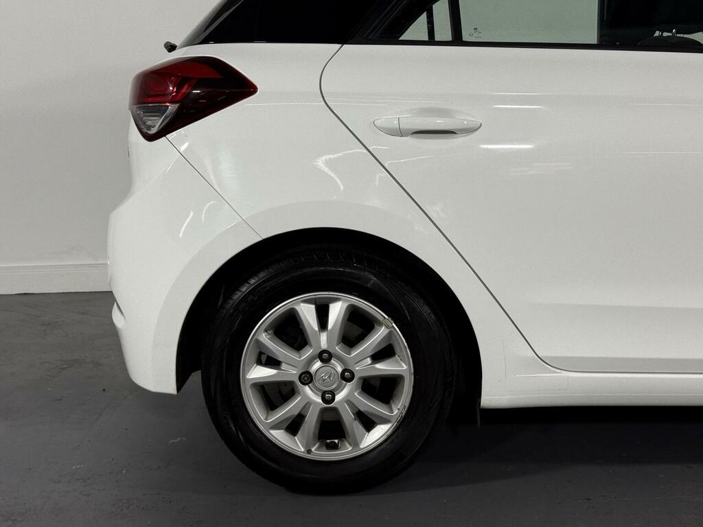 Hyundai I20 Se White #12