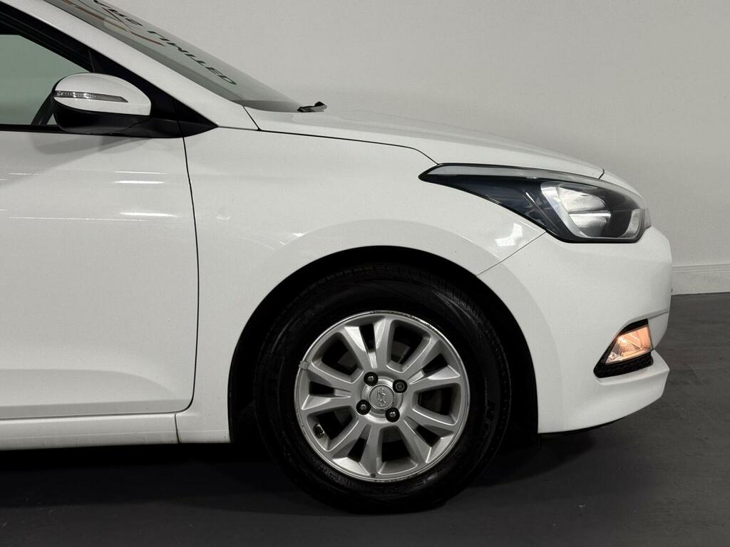 Hyundai I20 Se White #6